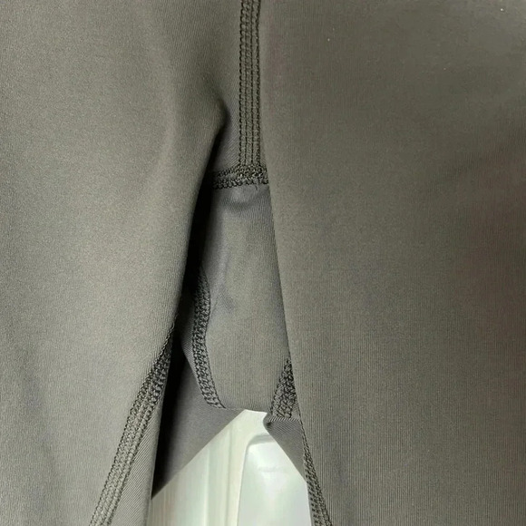 NWT LOLE RUN CAPRIS LOLE LEGGINGS XS GREY WITH YELLOW TRIM LOGO  REG 80$ - Picture 7 of 14